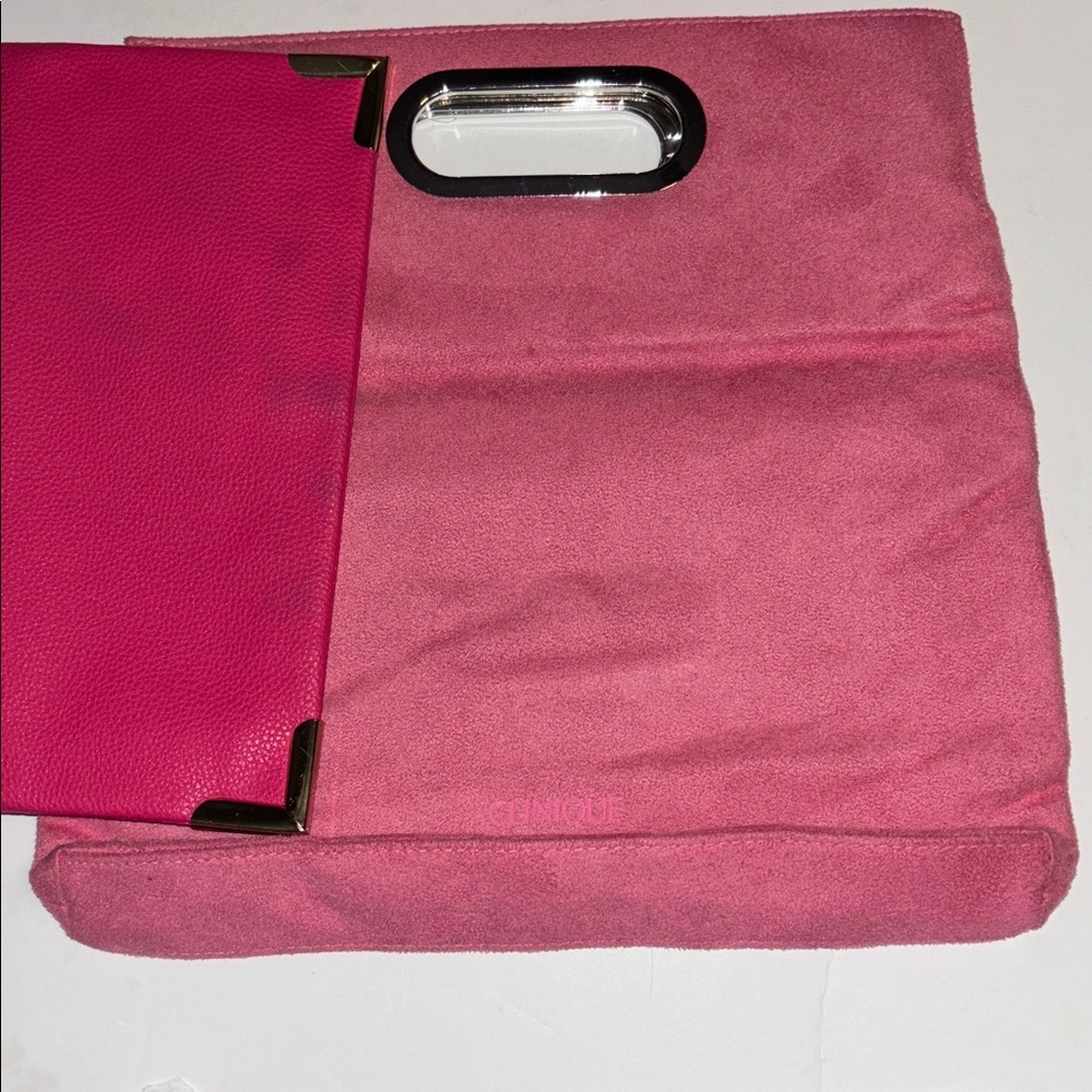 CLINQUE PINK FAUX SUEDE CLUTCH/HAND BAG WITH SILVER HANDLE
ADORABLE ππππ - Picture 6 of 11